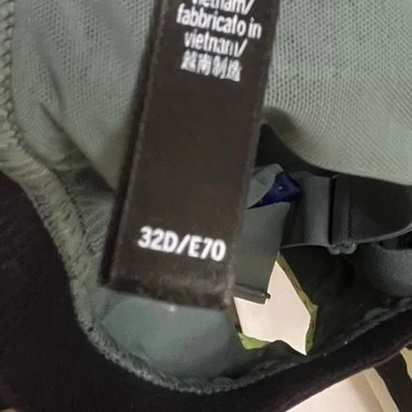 Stylish Women's Sports Bras - Blue and Green Bundle - Picture 3 of 4